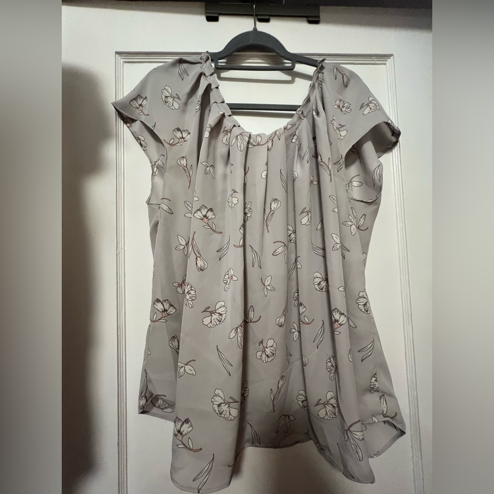 LC Lauren Conrad Gray Ruched Cap Sleeve Blouse